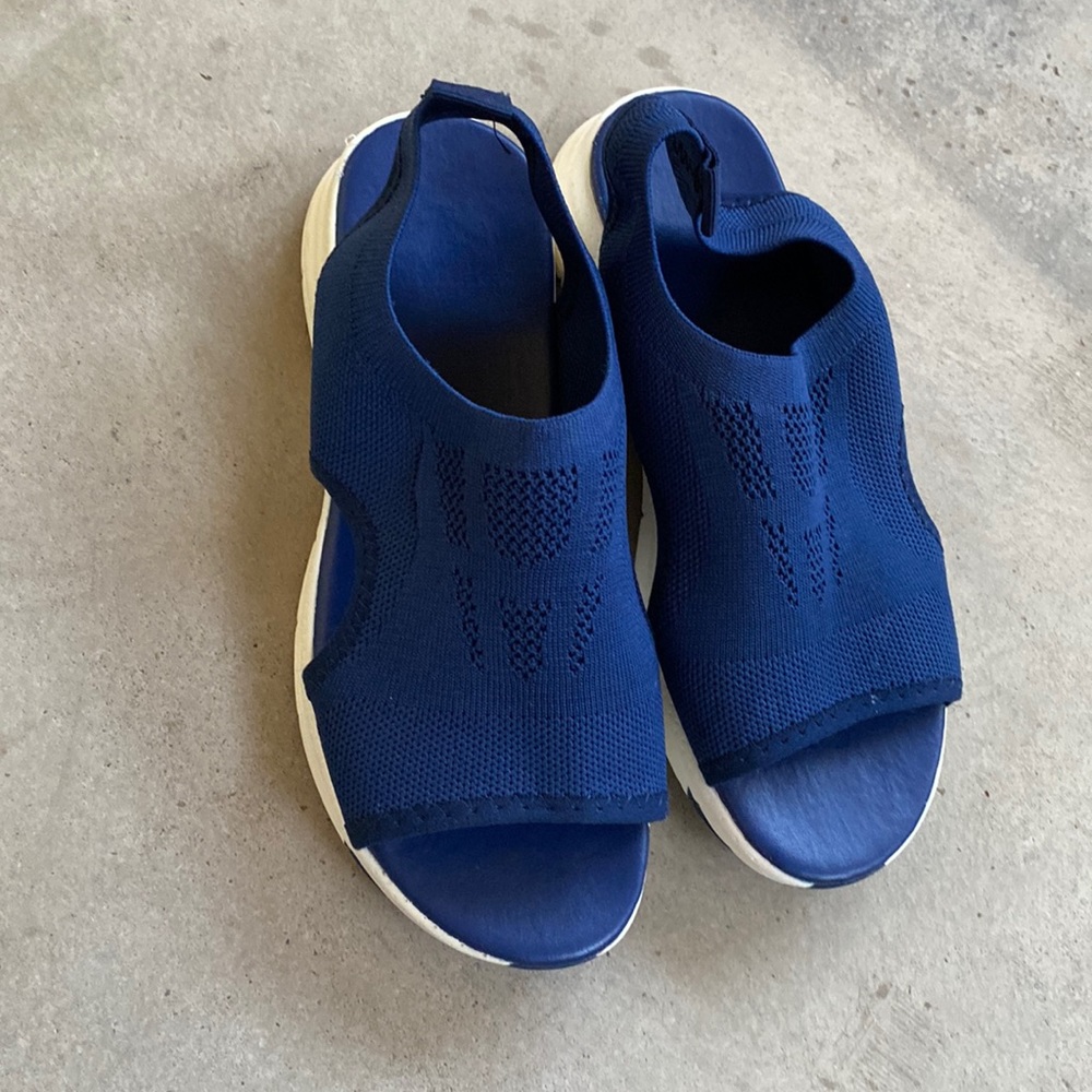 Super soft sandals  only wore less than an hour